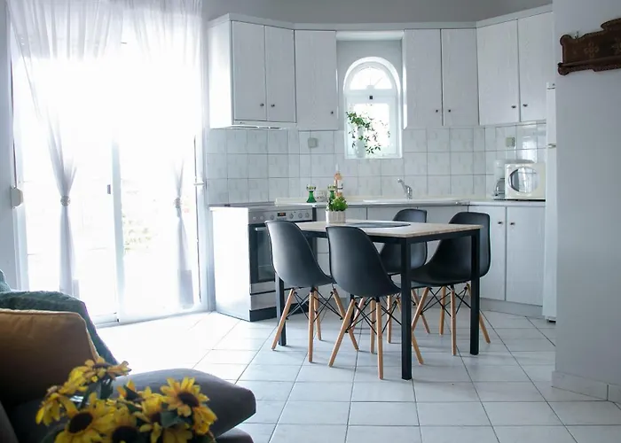 Mary's * Paralia Dionisiou