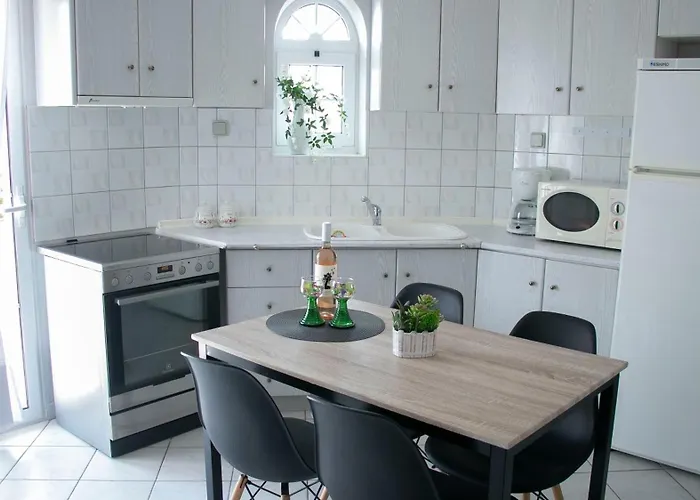 Mary's * Paralia Dionisiou